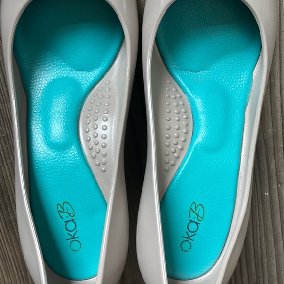 Oka-b Emery Wedge Dove - Picture 7 of 7